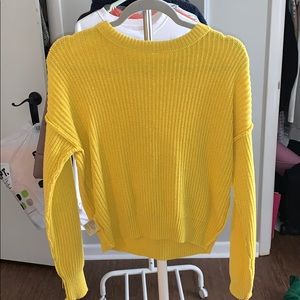 URBAN OUTFITTERS SWEATER